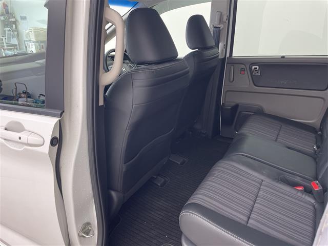 フリード+ハイブリッド ハイブリッドEX ・純正7インチナビ・BT・CD・DVD・SD・USB・TV・バックカメラ・両側パワースライドドア・ステアリングスイッチ・ハーフレザーシート・前席シートヒーター・純正前方ドライブレコーダー・ETC(14枚目)