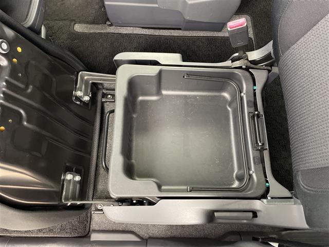 ソリオ X-DJE ナビ&BT&DVD・左側パワースライドドア・右側イージークローザードア・スマートキー・プッシュスタート・アイドリングストップ・横滑り防止装置・シートバックテーブル・純正アルミ(35枚目)