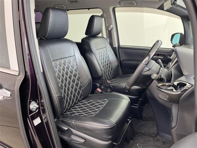 ヴォクシー ＺＳ　社外８インチナビ・バックカメラ・フリップダウンモニター・両側パワースライドドア・アイドリングストップ・横滑り防止装置・ドライブスタートコントロール・Ｓ－ＶＳＣ・ＭＴモード付ＡＴ・ステアリングスイッチ（8枚目）