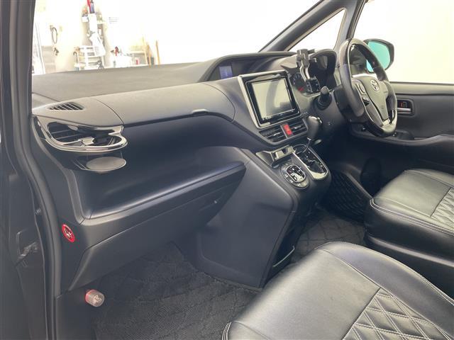 ヴォクシー ＺＳ　社外８インチナビ・バックカメラ・フリップダウンモニター・両側パワースライドドア・アイドリングストップ・横滑り防止装置・ドライブスタートコントロール・Ｓ－ＶＳＣ・ＭＴモード付ＡＴ・ステアリングスイッチ（13枚目）