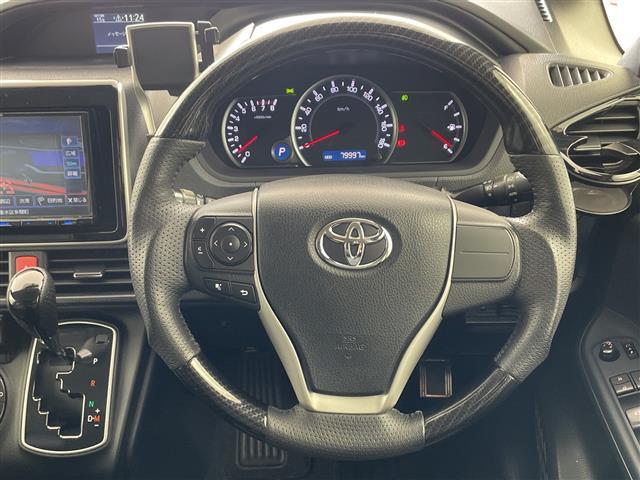 ヴォクシー ＺＳ　社外８インチナビ・バックカメラ・フリップダウンモニター・両側パワースライドドア・アイドリングストップ・横滑り防止装置・ドライブスタートコントロール・Ｓ－ＶＳＣ・ＭＴモード付ＡＴ・ステアリングスイッチ（20枚目）