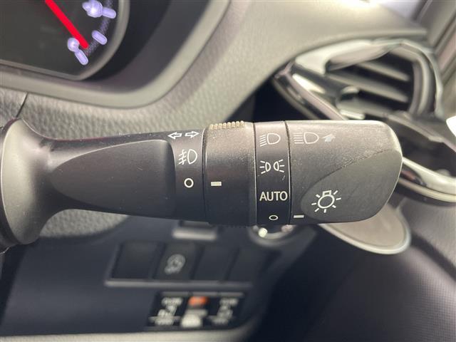 ヴォクシー ＺＳ　社外８インチナビ・バックカメラ・フリップダウンモニター・両側パワースライドドア・アイドリングストップ・横滑り防止装置・ドライブスタートコントロール・Ｓ－ＶＳＣ・ＭＴモード付ＡＴ・ステアリングスイッチ（24枚目）