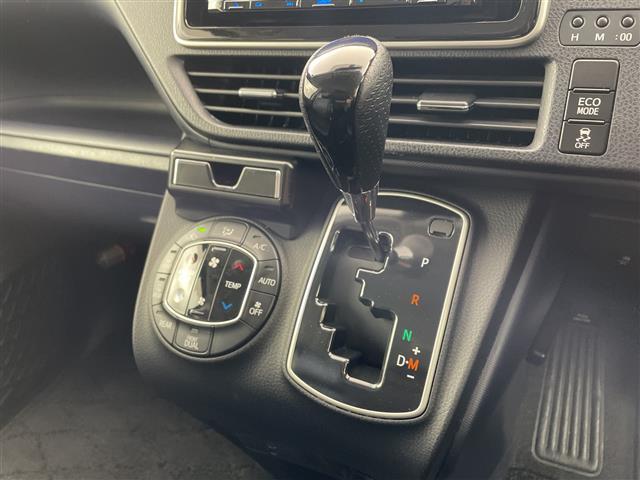 ヴォクシー ＺＳ　社外８インチナビ・バックカメラ・フリップダウンモニター・両側パワースライドドア・アイドリングストップ・横滑り防止装置・ドライブスタートコントロール・Ｓ－ＶＳＣ・ＭＴモード付ＡＴ・ステアリングスイッチ（30枚目）