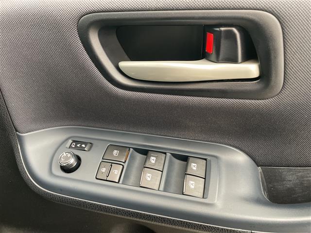 ヴォクシー ＺＳ　社外８インチナビ・バックカメラ・フリップダウンモニター・両側パワースライドドア・アイドリングストップ・横滑り防止装置・ドライブスタートコントロール・Ｓ－ＶＳＣ・ＭＴモード付ＡＴ・ステアリングスイッチ（33枚目）