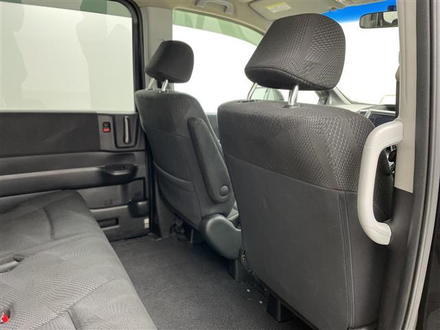 ステップワゴンスパーダ Z HDDナビエディション 純正ナビ・フルセグ・ステアリングスイッチ・両側パワースライドドア・ビルトインETC・バックカメラ・スマートキー・純正フロアマット・ドアバイザー・キセノンライト・オートライト・フォグラプ・パドルシフト(10枚目)