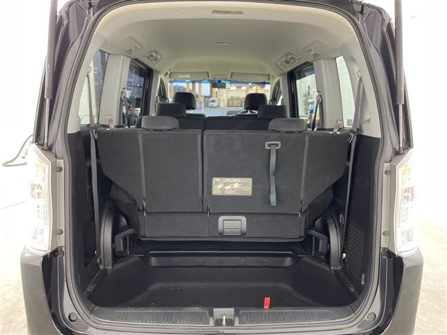 ステップワゴンスパーダ Z HDDナビエディション 純正ナビ・フルセグ・ステアリングスイッチ・両側パワースライドドア・ビルトインETC・バックカメラ・スマートキー・純正フロアマット・ドアバイザー・キセノンライト・オートライト・フォグラプ・パドルシフト(18枚目)