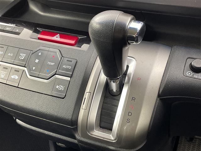 ステップワゴンスパーダ Z HDDナビエディション 純正ナビ・フルセグ・ステアリングスイッチ・両側パワースライドドア・ビルトインETC・バックカメラ・スマートキー・純正フロアマット・ドアバイザー・キセノンライト・オートライト・フォグラプ・パドルシフト(29枚目)