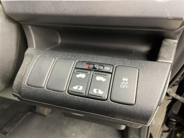 ステップワゴンスパーダ Z HDDナビエディション 純正ナビ・フルセグ・ステアリングスイッチ・両側パワースライドドア・ビルトインETC・バックカメラ・スマートキー・純正フロアマット・ドアバイザー・キセノンライト・オートライト・フォグラプ・パドルシフト(31枚目)