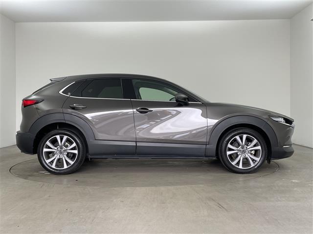 ＣＸ－３０ ２０Ｓ　Ｌパッケージ　・純正８．８型ＳＤナビ＆フルセグ＆ＢＴ＆ＵＳＢ＆ＤＶＤ・３６０°カメラ・黒革シート・ｉ－ＡＣＴＩＶＥＳＥＮＳＥ・前席シートヒーター・ＬＥＤライト・スマートキー・ＥＴＣ・パワーバックドア（7枚目）