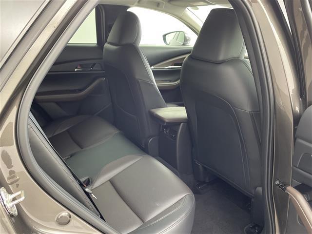 ＣＸ－３０ ２０Ｓ　Ｌパッケージ　・純正８．８型ＳＤナビ＆フルセグ＆ＢＴ＆ＵＳＢ＆ＤＶＤ・３６０°カメラ・黒革シート・ｉ－ＡＣＴＩＶＥＳＥＮＳＥ・前席シートヒーター・ＬＥＤライト・スマートキー・ＥＴＣ・パワーバックドア（11枚目）