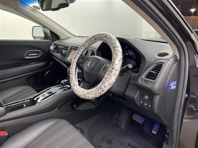 ヴェゼル ハイブリッドZ 純正ナビ TV バックカメラ ビルトインETC ハーフレザー シートヒーター 衝突軽減ブレーキ 先行車発進告知 LEDヘッドライト ルーフレール ドライブレコーダー 純正17インチアルミホイール(8枚目)