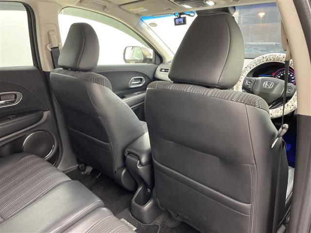 ヴェゼル ハイブリッドZ 純正ナビ TV バックカメラ ビルトインETC ハーフレザー シートヒーター 衝突軽減ブレーキ 先行車発進告知 LEDヘッドライト ルーフレール ドライブレコーダー 純正17インチアルミホイール(10枚目)