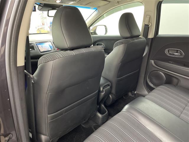 ヴェゼル ハイブリッドZ 純正ナビ TV バックカメラ ビルトインETC ハーフレザー シートヒーター 衝突軽減ブレーキ 先行車発進告知 LEDヘッドライト ルーフレール ドライブレコーダー 純正17インチアルミホイール(14枚目)