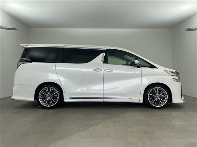 ヴェルファイア ３．５ＺＡ　ゴールデンアイズ　モデリスタ　純正１０インチナビ　純正１２．１インチフリップダウンモニター　バックカメラ　ビルトインＥＴＣ　社外２０インチアルミホイール　両側パワースライドドア　パワーバックドア　ＡＣ１００Ｖ電源（6枚目）