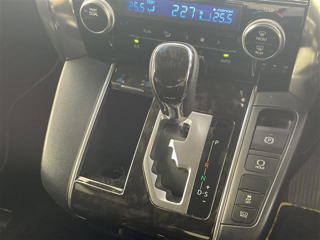 ヴェルファイア ３．５ＺＡ　ゴールデンアイズ　モデリスタ　純正１０インチナビ　純正１２．１インチフリップダウンモニター　バックカメラ　ビルトインＥＴＣ　社外２０インチアルミホイール　両側パワースライドドア　パワーバックドア　ＡＣ１００Ｖ電源（26枚目）