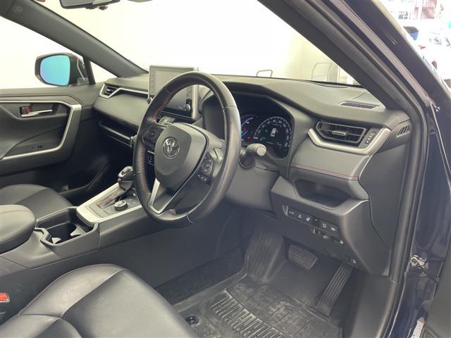 RAV4 PHV ブラックトーン パノラマムーンルーフ 全方位カメラ TV シートヒーター エアシート 置くだけ充電 プリクラッシュセーフティ レーントレーシングアシスト レーダークルーズコントロール オートマチックハイビーム LED(8枚目)