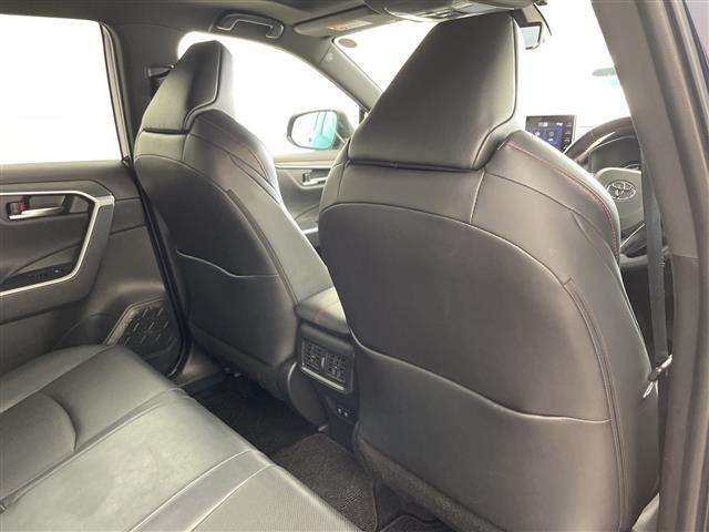 RAV4 PHV ブラックトーン パノラマムーンルーフ 全方位カメラ TV シートヒーター エアシート 置くだけ充電 プリクラッシュセーフティ レーントレーシングアシスト レーダークルーズコントロール オートマチックハイビーム LED(10枚目)