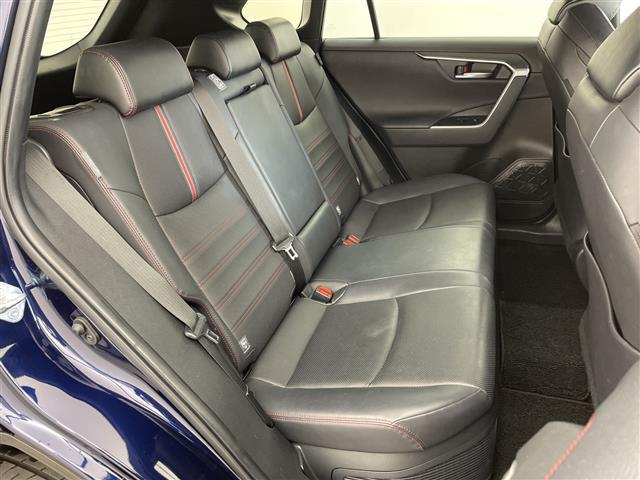 RAV4 PHV ブラックトーン パノラマムーンルーフ 全方位カメラ TV シートヒーター エアシート 置くだけ充電 プリクラッシュセーフティ レーントレーシングアシスト レーダークルーズコントロール オートマチックハイビーム LED(11枚目)