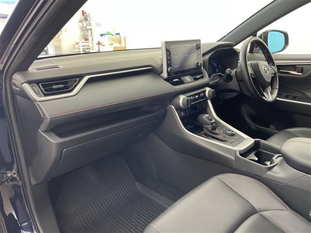 RAV4 PHV ブラックトーン パノラマムーンルーフ 全方位カメラ TV シートヒーター エアシート 置くだけ充電 プリクラッシュセーフティ レーントレーシングアシスト レーダークルーズコントロール オートマチックハイビーム LED(12枚目)