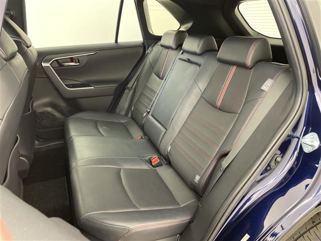 RAV4 PHV ブラックトーン パノラマムーンルーフ 全方位カメラ TV シートヒーター エアシート 置くだけ充電 プリクラッシュセーフティ レーントレーシングアシスト レーダークルーズコントロール オートマチックハイビーム LED(15枚目)