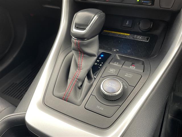 RAV4 PHV ブラックトーン パノラマムーンルーフ 全方位カメラ TV シートヒーター エアシート 置くだけ充電 プリクラッシュセーフティ レーントレーシングアシスト レーダークルーズコントロール オートマチックハイビーム LED(28枚目)