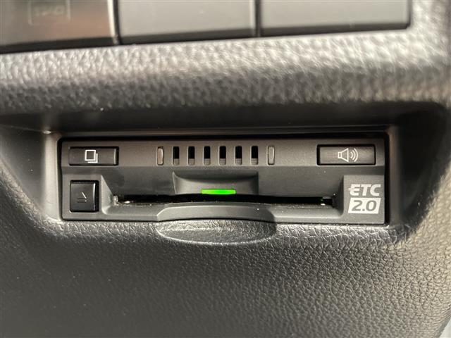 RAV4 PHV ブラックトーン パノラマムーンルーフ 全方位カメラ TV シートヒーター エアシート 置くだけ充電 プリクラッシュセーフティ レーントレーシングアシスト レーダークルーズコントロール オートマチックハイビーム LED(32枚目)