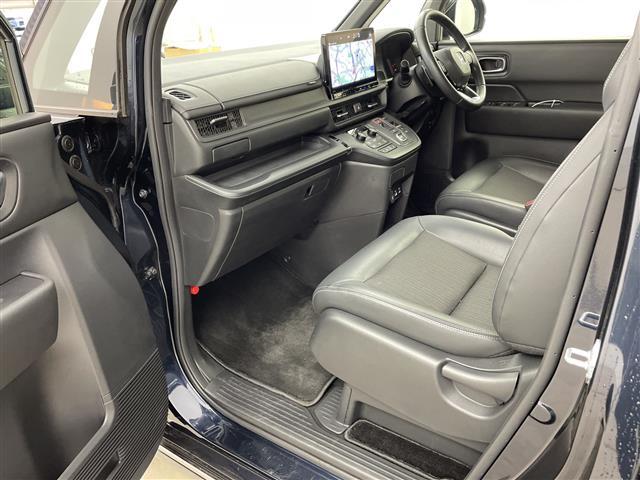 ステップワゴン e:HEVスパーダ 純正11.4インチナビ TV バックカメラ ドラレコ 衝突軽減ブレーキ レーンキープアシスト ブラインドスポットモニター 両側パワースライドドア パワーバックドア ハーフレザー シートヒーター LED(13枚目)