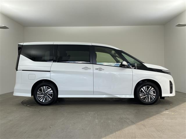 セレナ e-パワー ハイウェイスターV 登録済未使用車 純正12.3インチナビ TV 全方位カメラ プロパイロット エマージェンシーブレーキ 車線逸脱警報 車線逸脱防止支援 両側パワースライドドア デジタルインナーミラー ドライブレコーダー(6枚目)