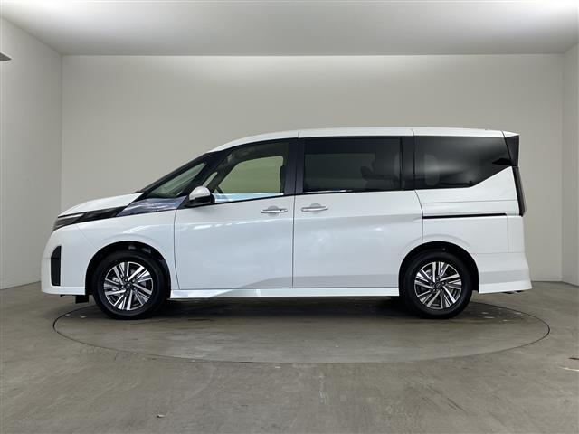 セレナ e-パワー ハイウェイスターV 登録済未使用車 純正12.3インチナビ TV 全方位カメラ プロパイロット エマージェンシーブレーキ 車線逸脱警報 車線逸脱防止支援 両側パワースライドドア デジタルインナーミラー ドライブレコーダー(7枚目)