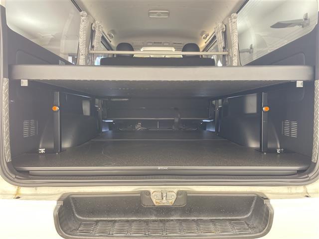 ハイエースバン スーパーGL ダークプライム ・ベットキット・ローダウン・社外15インチアルミ・エアロパーツ・社外ナビ・バックカメラ・ドライブレコーダー・AC100V・ビルトインETC・LEDライト・両側スライドドア・ステアリングリモコン・DVD(18枚目)