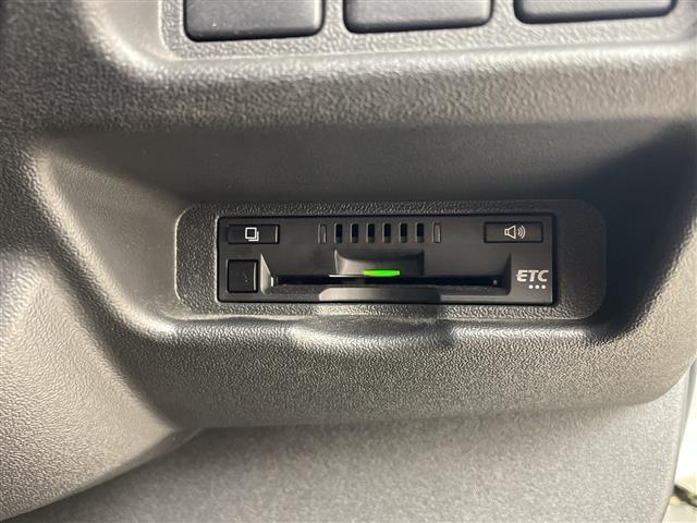 ハイエースバン スーパーGL ダークプライム ・ベットキット・ローダウン・社外15インチアルミ・エアロパーツ・社外ナビ・バックカメラ・ドライブレコーダー・AC100V・ビルトインETC・LEDライト・両側スライドドア・ステアリングリモコン・DVD(28枚目)