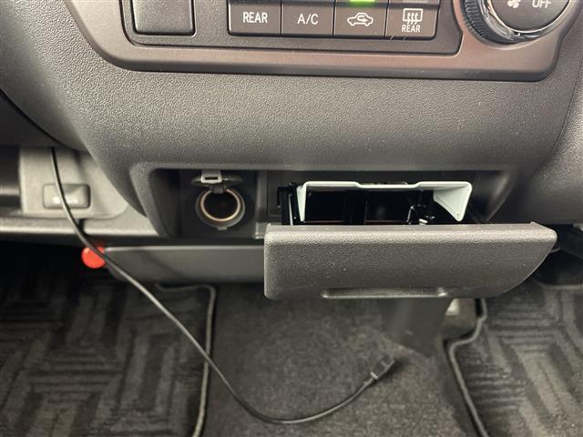 ハイエースバン スーパーGL ダークプライム ・ベットキット・ローダウン・社外15インチアルミ・エアロパーツ・社外ナビ・バックカメラ・ドライブレコーダー・AC100V・ビルトインETC・LEDライト・両側スライドドア・ステアリングリモコン・DVD(29枚目)