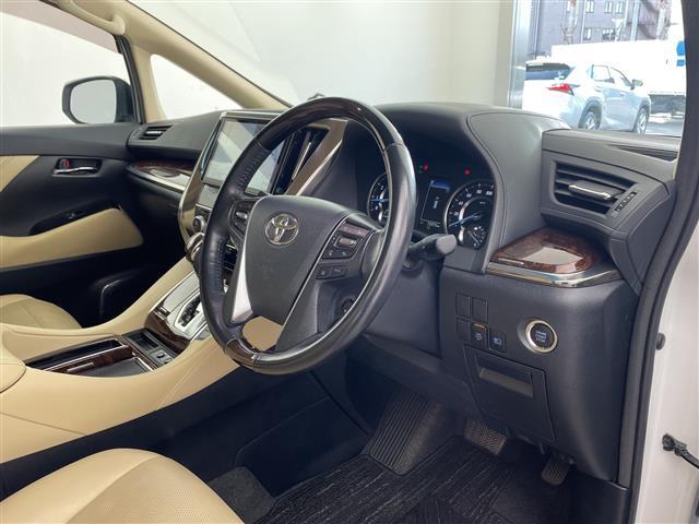 アルファード 2.5G ・サンルーフ・トヨタセーフティーセンス・レーントレーシングアシスト・レーダークルーズコントロール・10型ナビ・純正12型フリップダウンモニター・両側パワースライドドア・3眼LED・HDMI接続・ETC(8枚目)