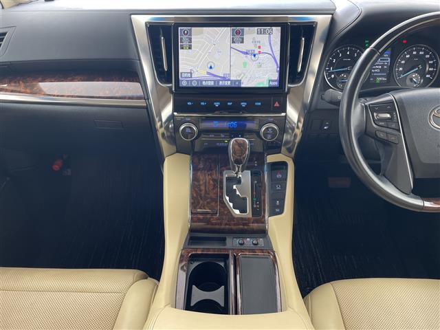 アルファード 2.5G ・サンルーフ・トヨタセーフティーセンス・レーントレーシングアシスト・レーダークルーズコントロール・10型ナビ・純正12型フリップダウンモニター・両側パワースライドドア・3眼LED・HDMI接続・ETC(23枚目)