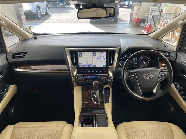 アルファード 2.5G ・サンルーフ・トヨタセーフティーセンス・レーントレーシングアシスト・レーダークルーズコントロール・10型ナビ・純正12型フリップダウンモニター・両側パワースライドドア・3眼LED・HDMI接続・ETC(42枚目)