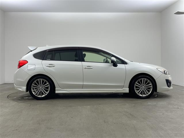 インプレッサスポーツ ２．０ｉ－Ｓ　・社外ナビ・フルセグ・Ｂｌｕｅｔｏｏｔｈ・クルーズコントロール・運転席パワーシート・革巻きステアリング・ＨＩＤヘッドライト・キーレス・スペアキー・純正１７インチアルミホイール・純正フロアマット・ＥＴＣ（6枚目）