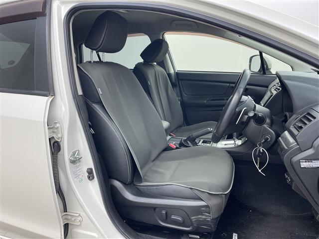 インプレッサスポーツ ２．０ｉ－Ｓ　・社外ナビ・フルセグ・Ｂｌｕｅｔｏｏｔｈ・クルーズコントロール・運転席パワーシート・革巻きステアリング・ＨＩＤヘッドライト・キーレス・スペアキー・純正１７インチアルミホイール・純正フロアマット・ＥＴＣ（9枚目）