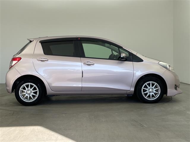 ヴィッツ Ｆ　社外ナビ／ＣＤ／ＤＶＤ／ＨＤＤ／ＴＶ・バックカメラ・ＥＴＣ・社外前後ドライブレコーダー・フロントスポイラー・社外１４インチアルミホイール（6枚目）