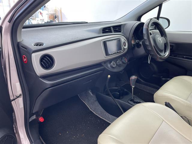 ヴィッツ Ｆ　社外ナビ／ＣＤ／ＤＶＤ／ＨＤＤ／ＴＶ・バックカメラ・ＥＴＣ・社外前後ドライブレコーダー・フロントスポイラー・社外１４インチアルミホイール（12枚目）