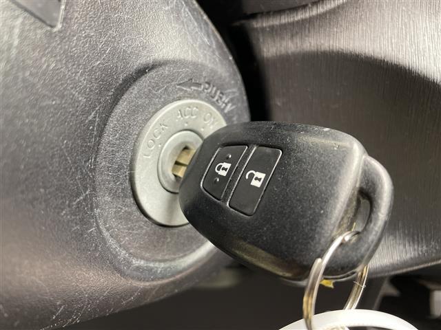 ヴィッツ Ｆ　社外ナビ／ＣＤ／ＤＶＤ／ＨＤＤ／ＴＶ・バックカメラ・ＥＴＣ・社外前後ドライブレコーダー・フロントスポイラー・社外１４インチアルミホイール（34枚目）