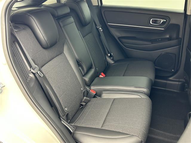 ヴェゼル ｅ：ＨＥＶ　Ｚ　未使用車　純正ナビ　バックカメラ　ホンダセンシング　クリアランスソナー　パワーバックドア　ワイヤレス充電器　ハーフレザーシート　シートヒーター　ＬＥＤライト　ＬＥＤフォグランプ　スペアキー　ＥＴＣ（11枚目）