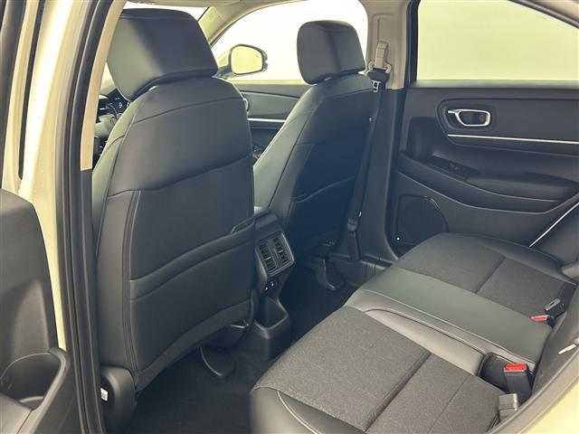 ヴェゼル ｅ：ＨＥＶ　Ｚ　未使用車　純正ナビ　バックカメラ　ホンダセンシング　クリアランスソナー　パワーバックドア　ワイヤレス充電器　ハーフレザーシート　シートヒーター　ＬＥＤライト　ＬＥＤフォグランプ　スペアキー　ＥＴＣ（15枚目）