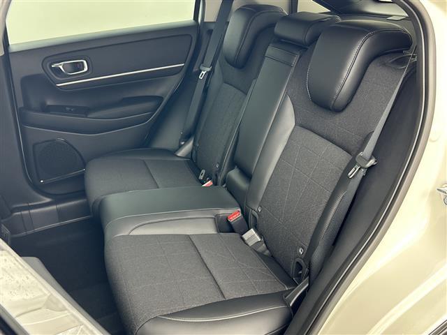 ヴェゼル ｅ：ＨＥＶ　Ｚ　未使用車　純正ナビ　バックカメラ　ホンダセンシング　クリアランスソナー　パワーバックドア　ワイヤレス充電器　ハーフレザーシート　シートヒーター　ＬＥＤライト　ＬＥＤフォグランプ　スペアキー　ＥＴＣ（16枚目）