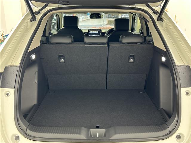 ヴェゼル ｅ：ＨＥＶ　Ｚ　未使用車　純正ナビ　バックカメラ　ホンダセンシング　クリアランスソナー　パワーバックドア　ワイヤレス充電器　ハーフレザーシート　シートヒーター　ＬＥＤライト　ＬＥＤフォグランプ　スペアキー　ＥＴＣ（17枚目）