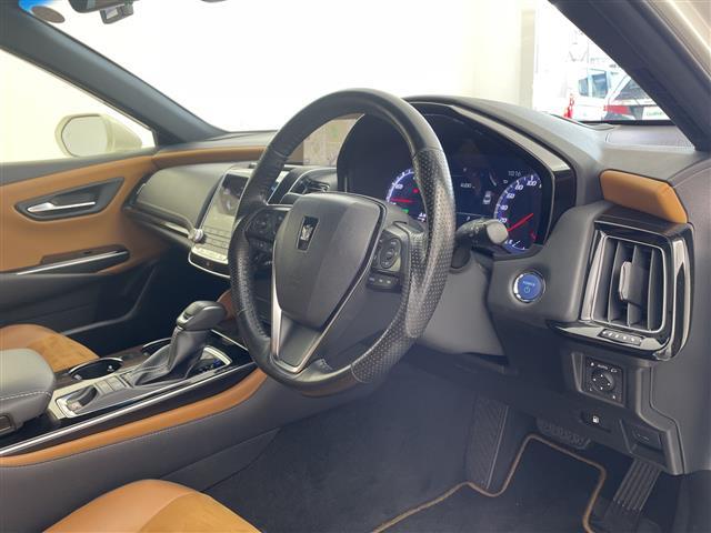 クラウンハイブリッド Ｓ　エレガンススタイルＩＩ　純正ナビ・サンルーフ・モデリスタ・レイズＨＯＭＵＲＡアルミホイール・全方位カメラ・トヨタセーフティセンス・前後ドラレコ・ＥＴＣ２．０・デジタルインナーミラー・シートヒーター・スペアキー・ハーフレザー（8枚目）