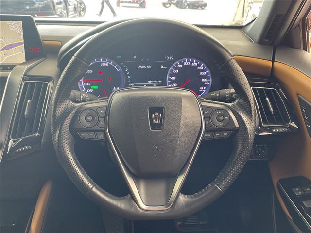 クラウンハイブリッド Ｓ　エレガンススタイルＩＩ　純正ナビ・サンルーフ・モデリスタ・レイズＨＯＭＵＲＡアルミホイール・全方位カメラ・トヨタセーフティセンス・前後ドラレコ・ＥＴＣ２．０・デジタルインナーミラー・シートヒーター・スペアキー・ハーフレザー（18枚目）