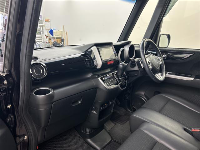 Ｎ－ＢＯＸカスタム Ｇ　ターボＳＳブラックスタイルパッケージ　純正ナビ・バックカメラ・両側パワースライドドア・シティブレーキアクティブシステム・ビルトインＥＴＣ・パドルシフト・ドライブレコーダ―・ステアリングスイッチ・クルーズコントロール・ＨＩＤオートライト（13枚目）