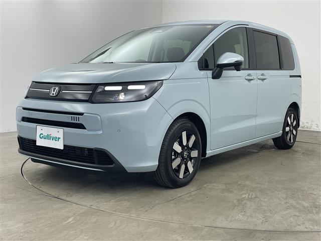 フリード ｅ：ＨＥＶエアー　ＥＸ　登録済未使用車　９型ナビ　ＴＶ　バックカメラ　衝突軽減ブレーキ　レーンキープアシストシステム　ブラインドスポットモニタ　両側パワースライドドア　ハーフレザー　シートヒーター　ＬＥＤ　オートハイビーム（2枚目）