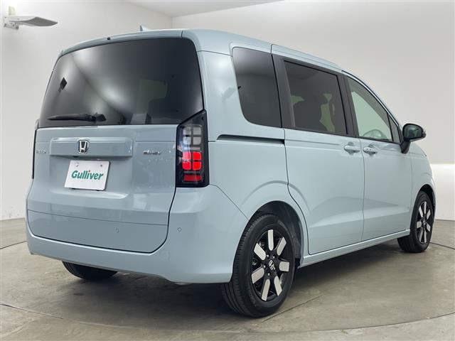 フリード ｅ：ＨＥＶエアー　ＥＸ　登録済未使用車　９型ナビ　ＴＶ　バックカメラ　衝突軽減ブレーキ　レーンキープアシストシステム　ブラインドスポットモニタ　両側パワースライドドア　ハーフレザー　シートヒーター　ＬＥＤ　オートハイビーム（3枚目）