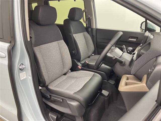 フリード ｅ：ＨＥＶエアー　ＥＸ　登録済未使用車　９型ナビ　ＴＶ　バックカメラ　衝突軽減ブレーキ　レーンキープアシストシステム　ブラインドスポットモニタ　両側パワースライドドア　ハーフレザー　シートヒーター　ＬＥＤ　オートハイビーム（9枚目）